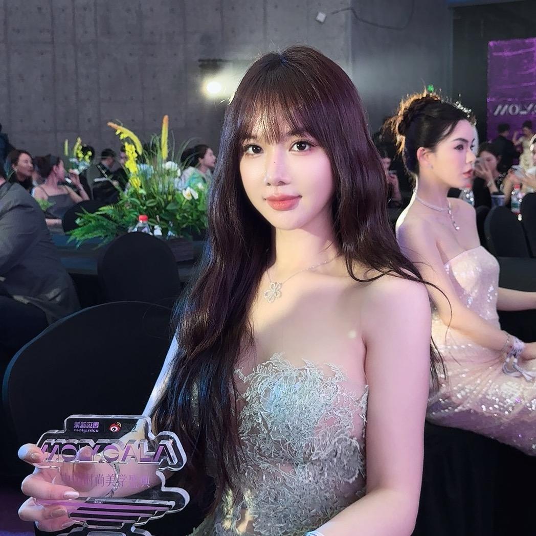 carol白妮丨想躺平版