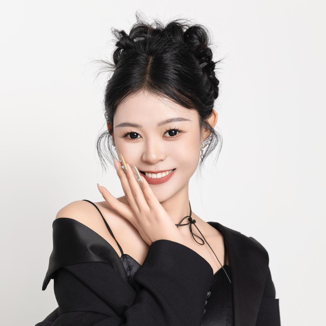 任璐璐~13号中午12点彩妆（底妆四件套