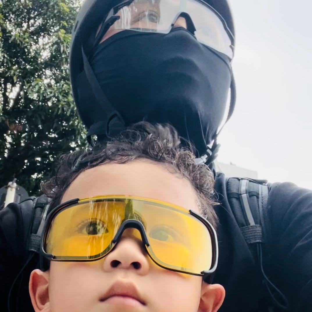小卷毛与大头
