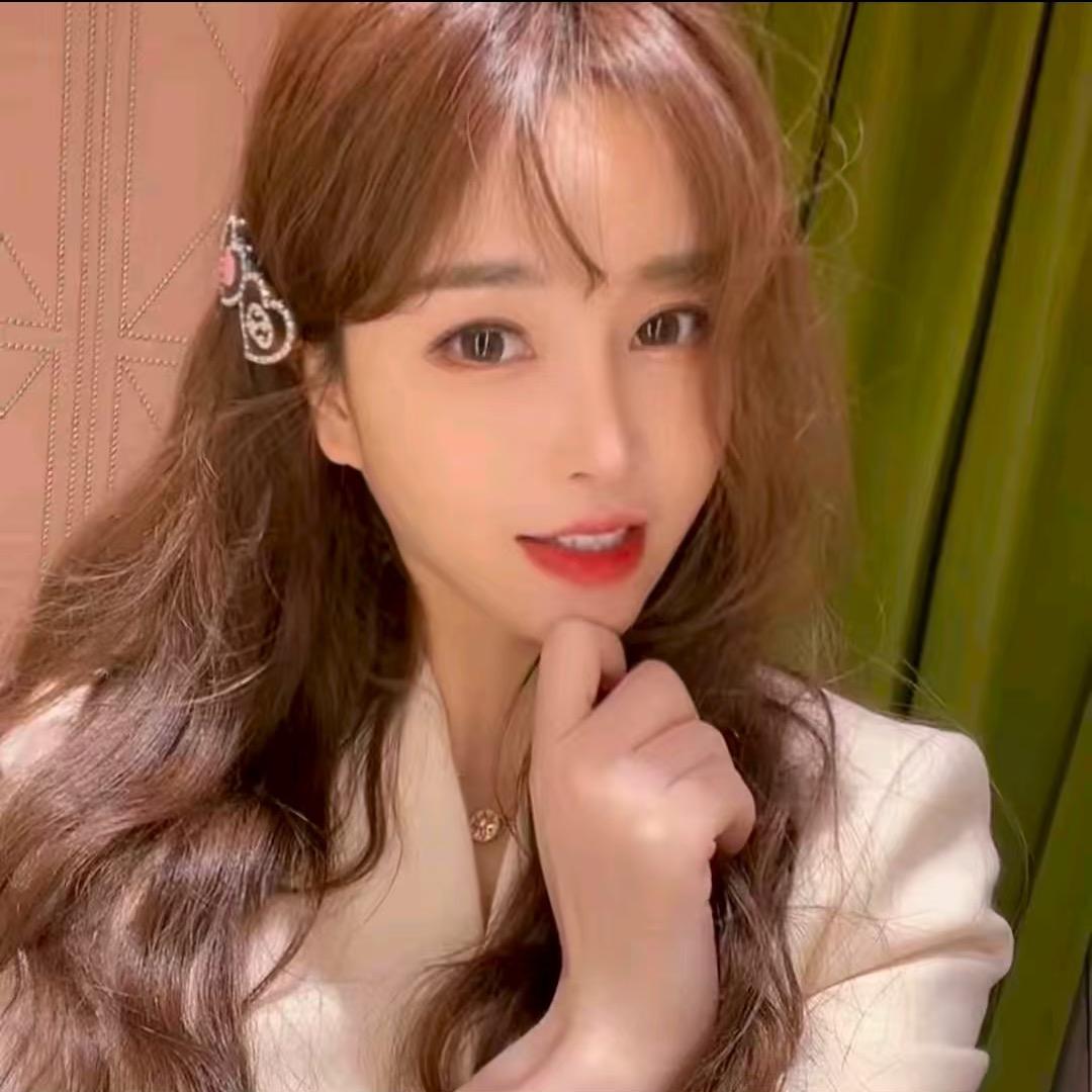 游鹿鹿（穿搭日记）