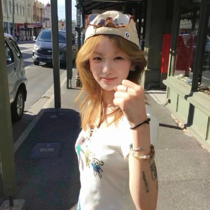 不愿打伞的美人鱼