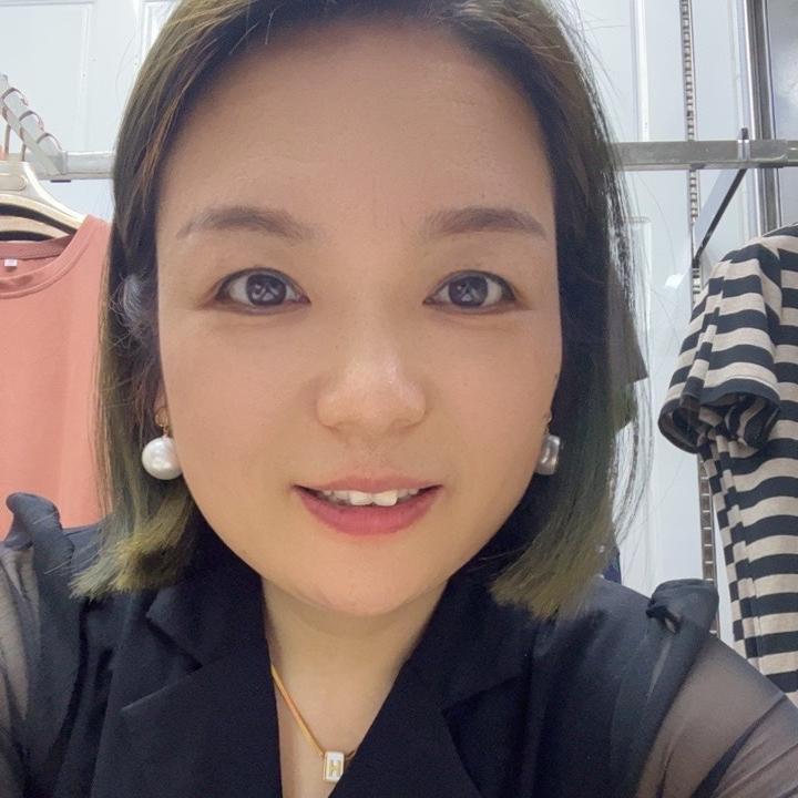 霞妹子(仟意玫瑰全品类女装供应链主理人)