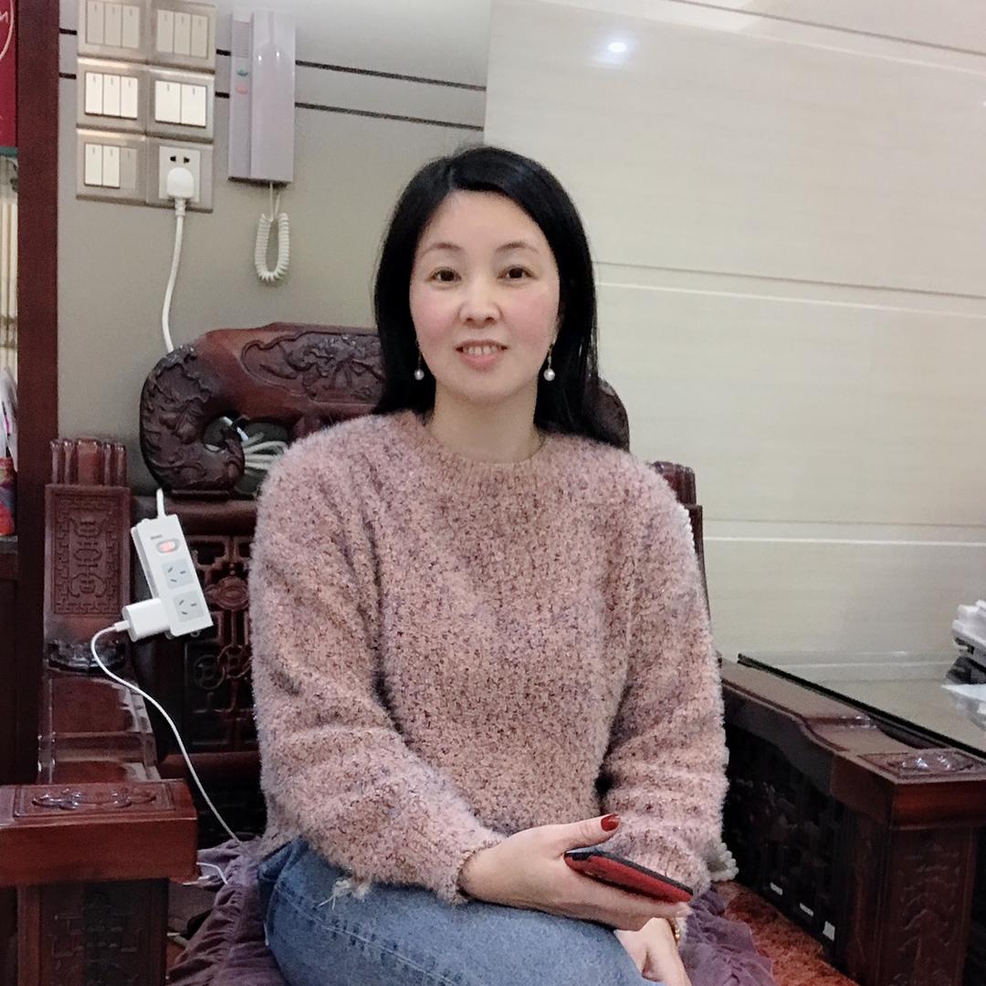 张玲.