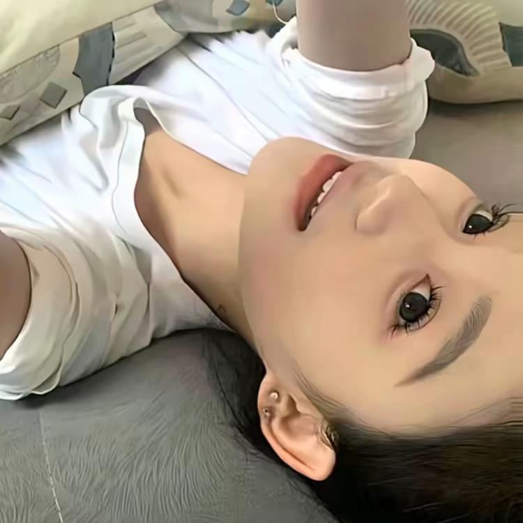 -小 怡.