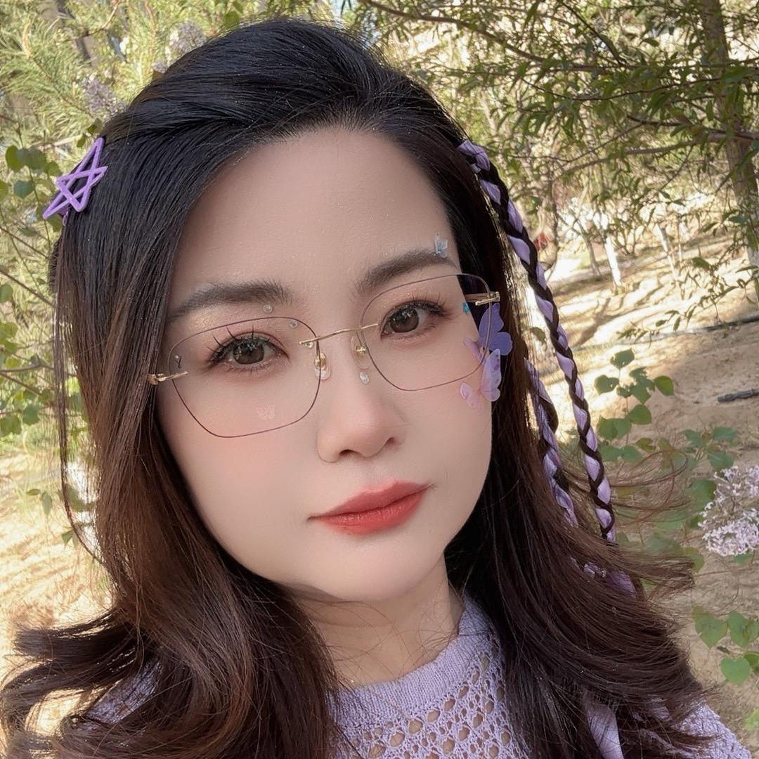 孝义市纳纹女装店