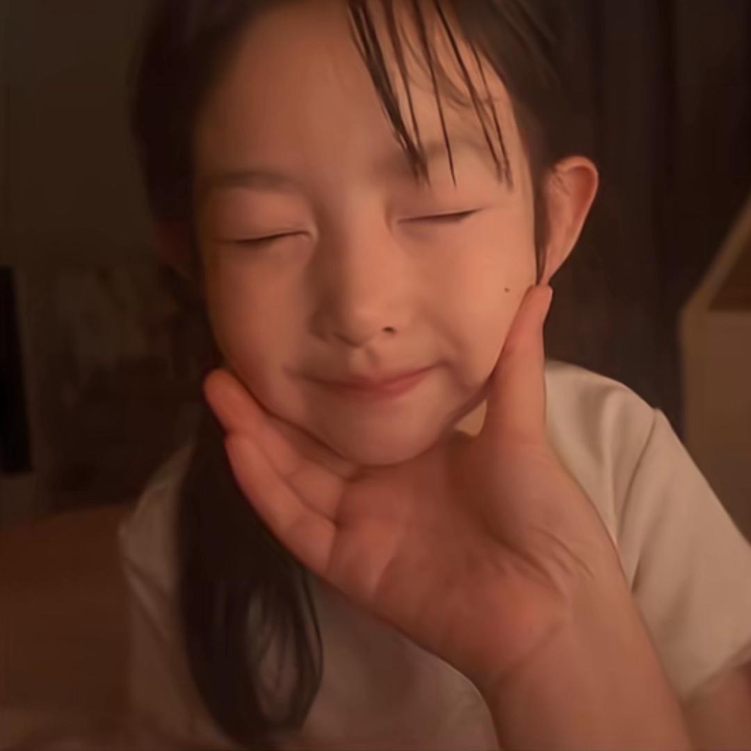 小露露露.