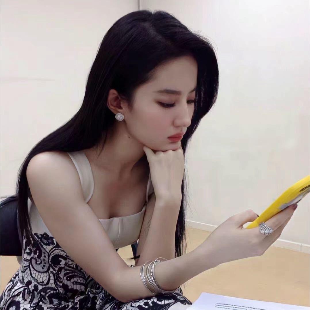 是珊珊不是33