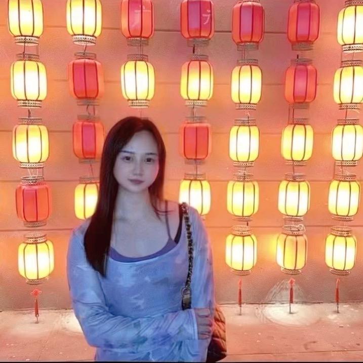 挖土豆的女孩👧
