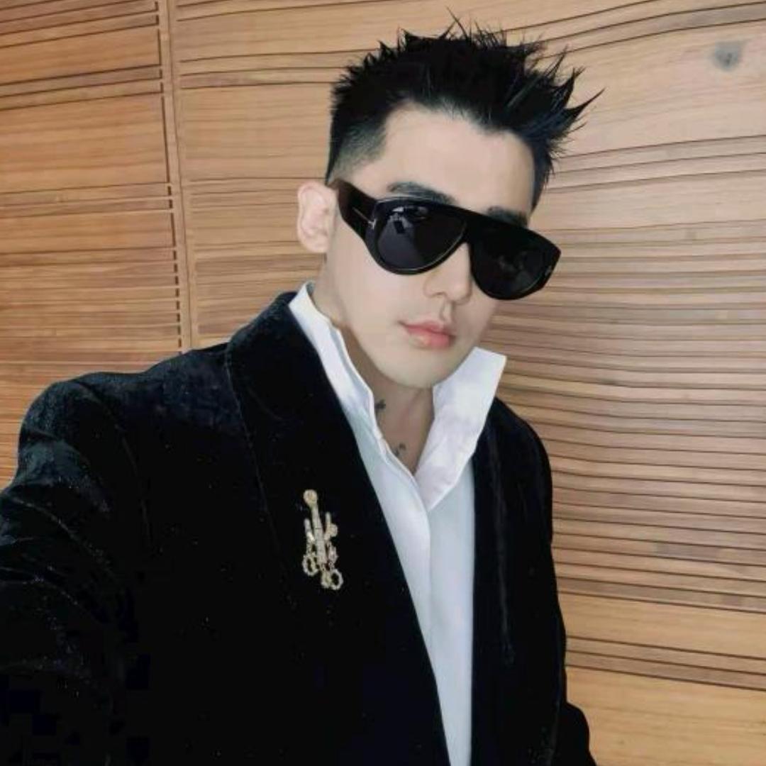 杨圣坤雪姐女装穿搭