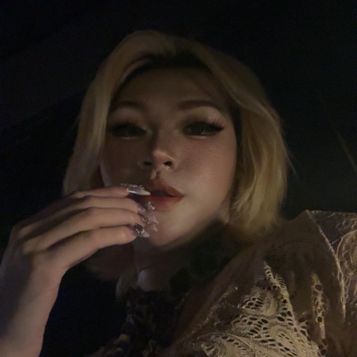 粤K女帝法拉媛