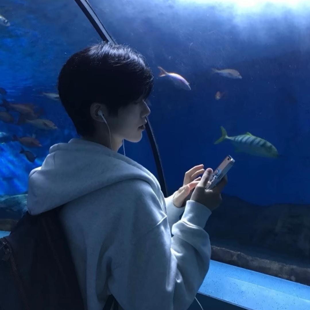 现实长得丑上街被追着打