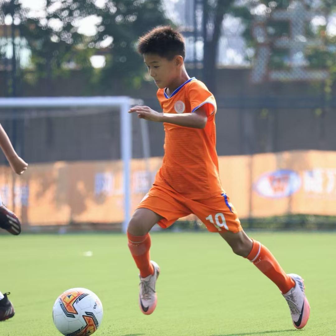 鲁能2015空翻哥凌梓轩