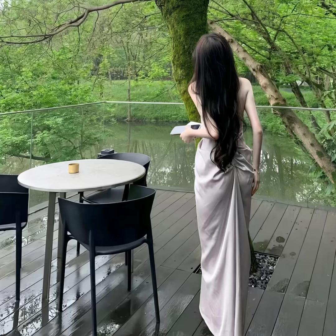 头以45角仰望天空