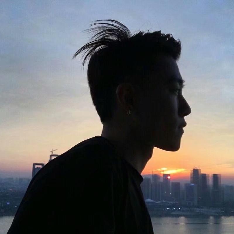 爱摔倒的骑士🏍️