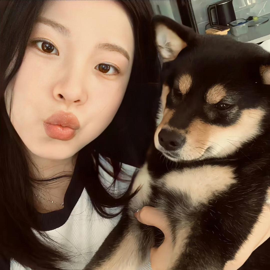 微微.