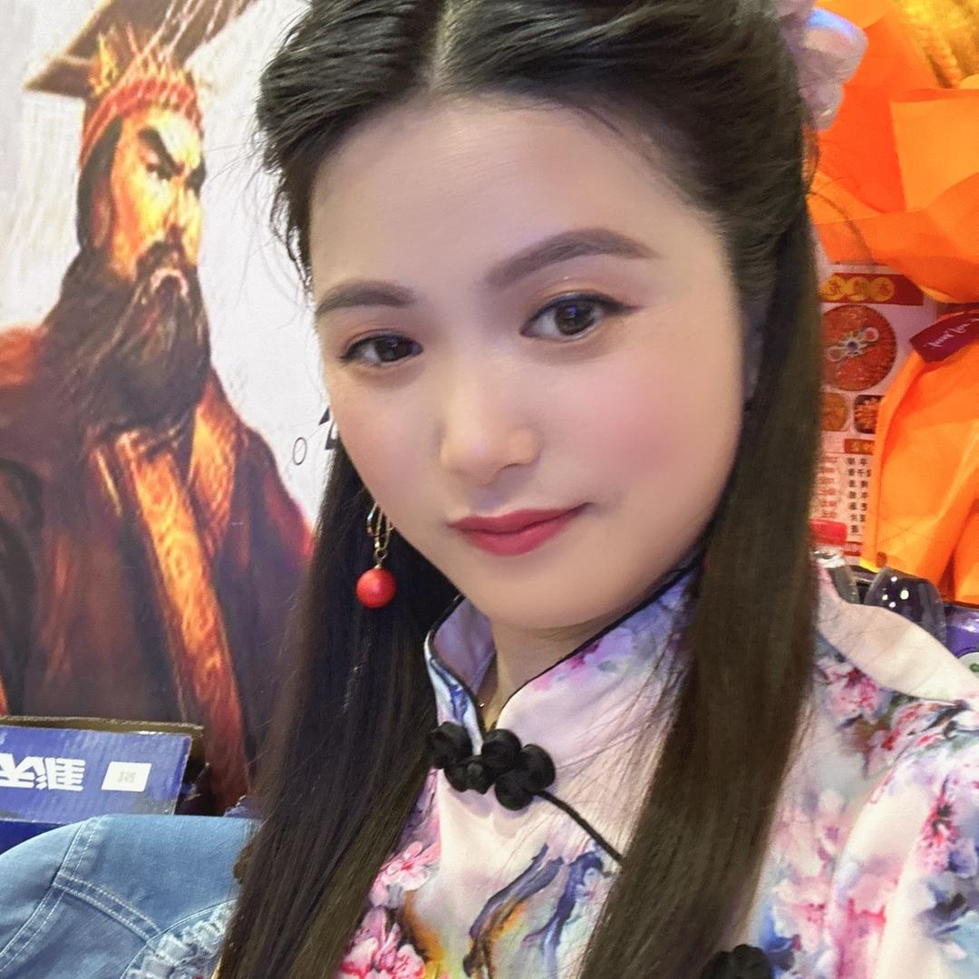 小“龙”女