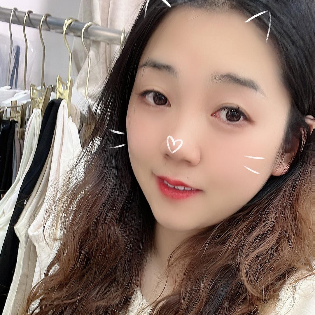 六合仁和二楼电梯口第一家