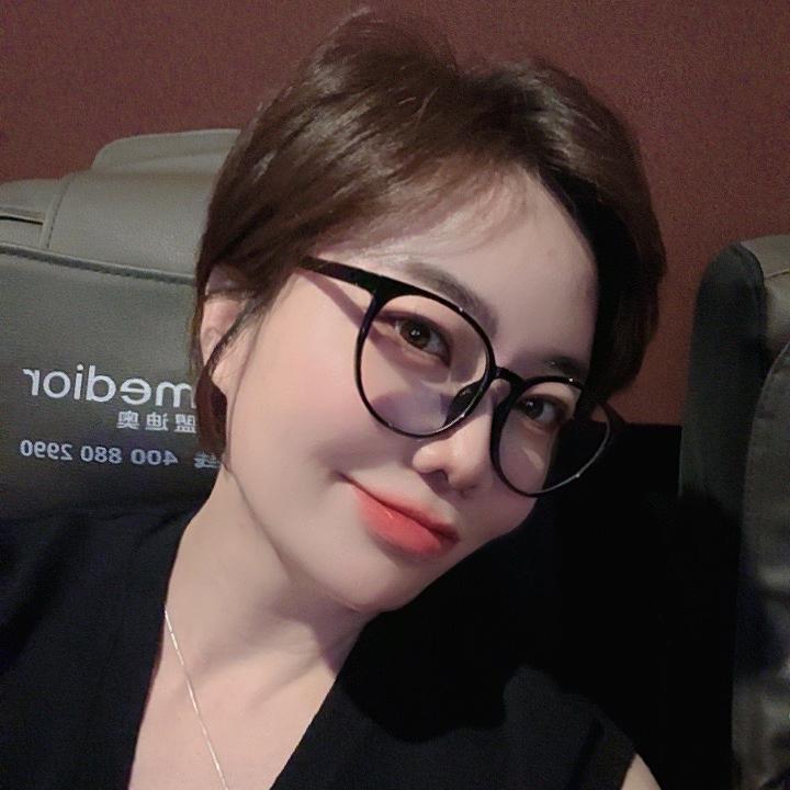 青山万达尤蜜服装店