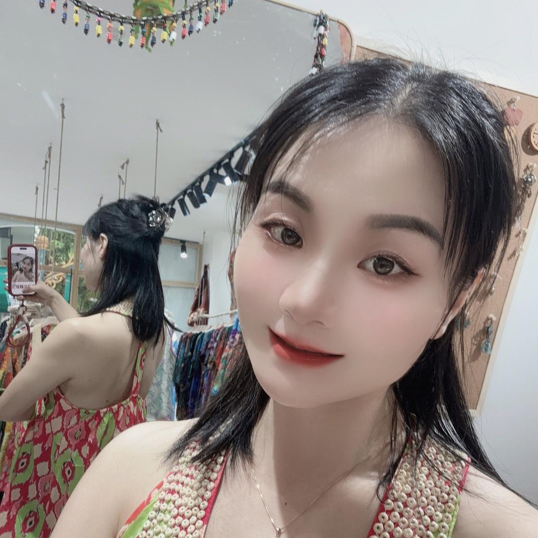 芳芳在西双版纳