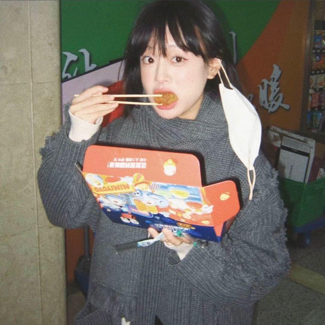 是     小然