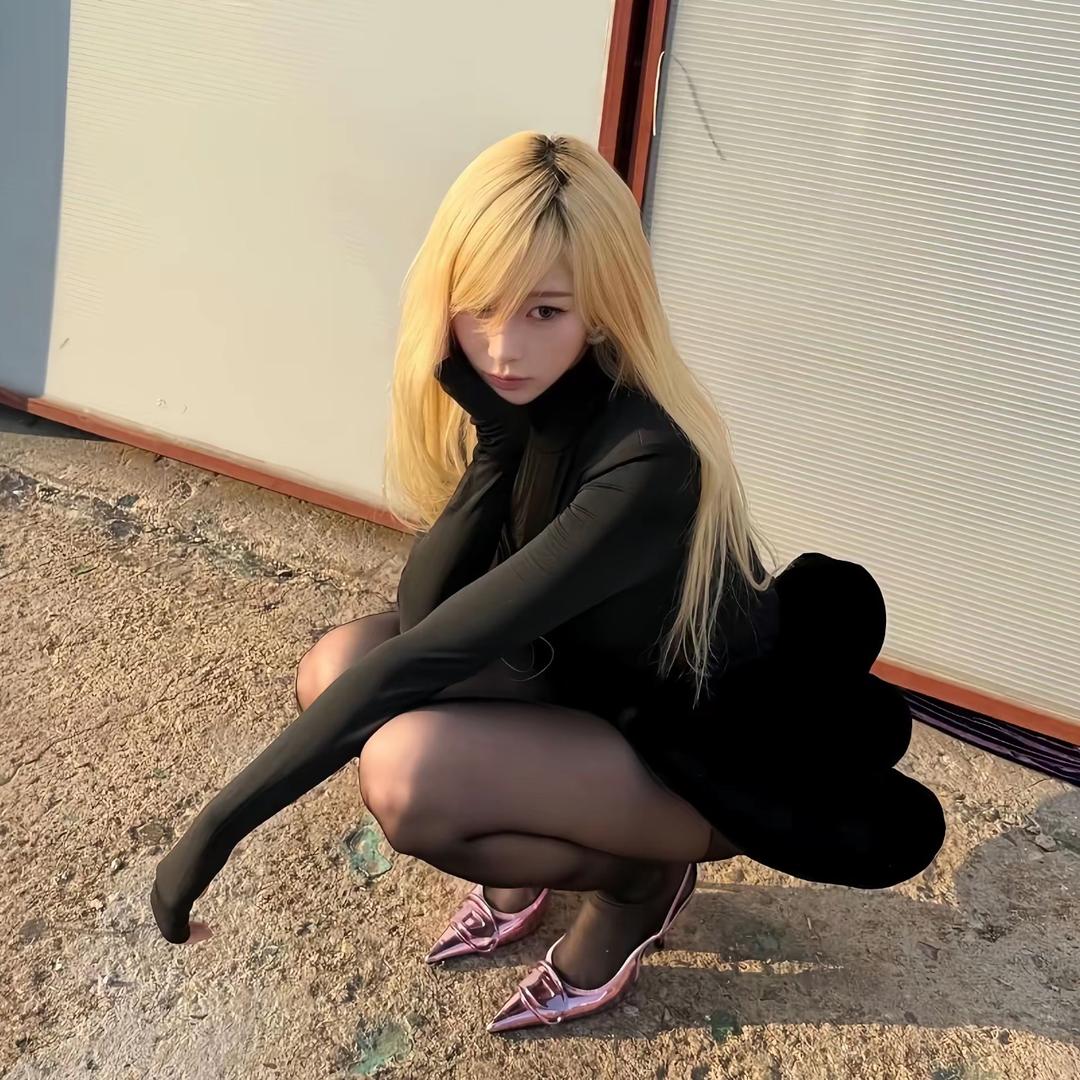 Ellaa J