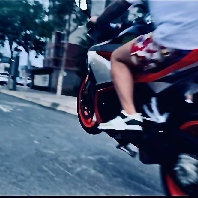 彬利烎台球小鹏