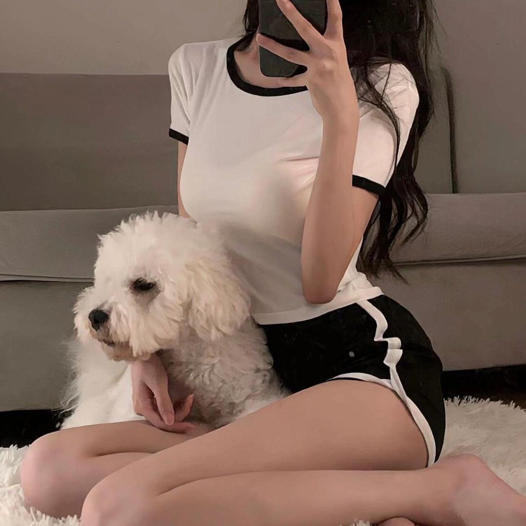 七七可爱到不行。