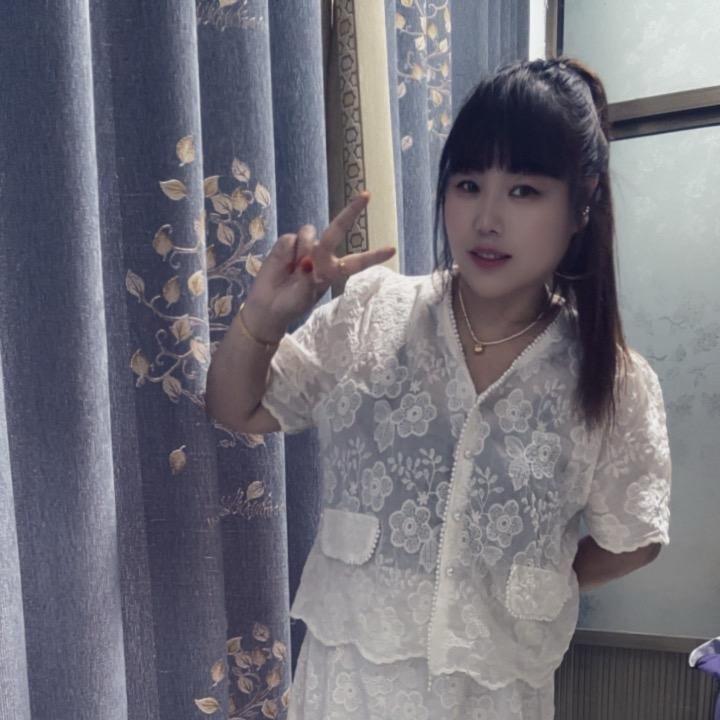 娜娜(来生愿做一朵莲）