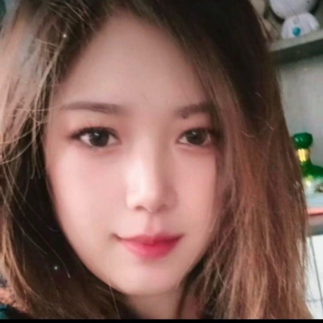 嫣然