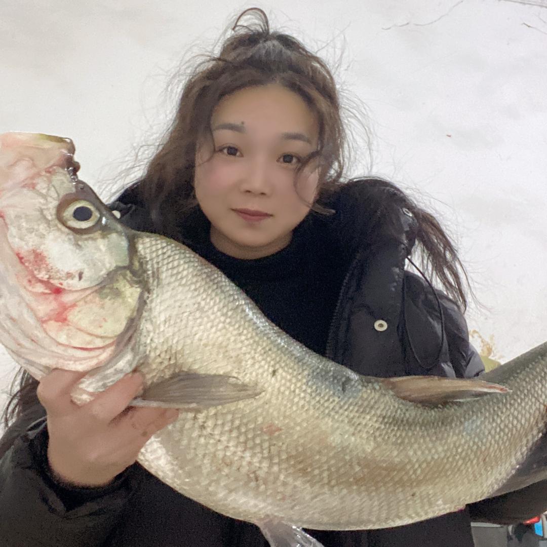 爱钓鱼的小姐姐🎣