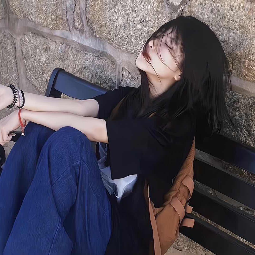 明智之举（在第一排被许嵩指着说手机放下）