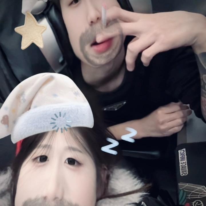 赛赛.