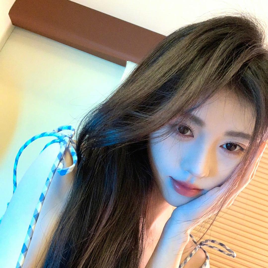 小黄穿什么