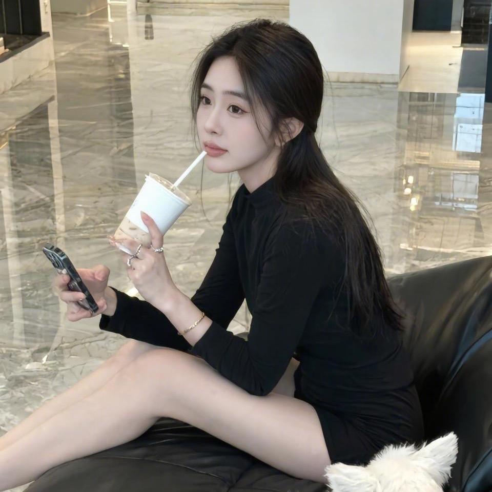 彤彤.