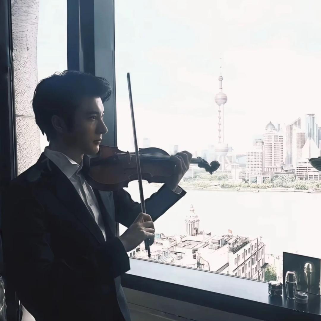 眼睛眨眨