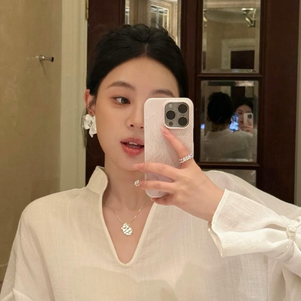 云边有个小卖部