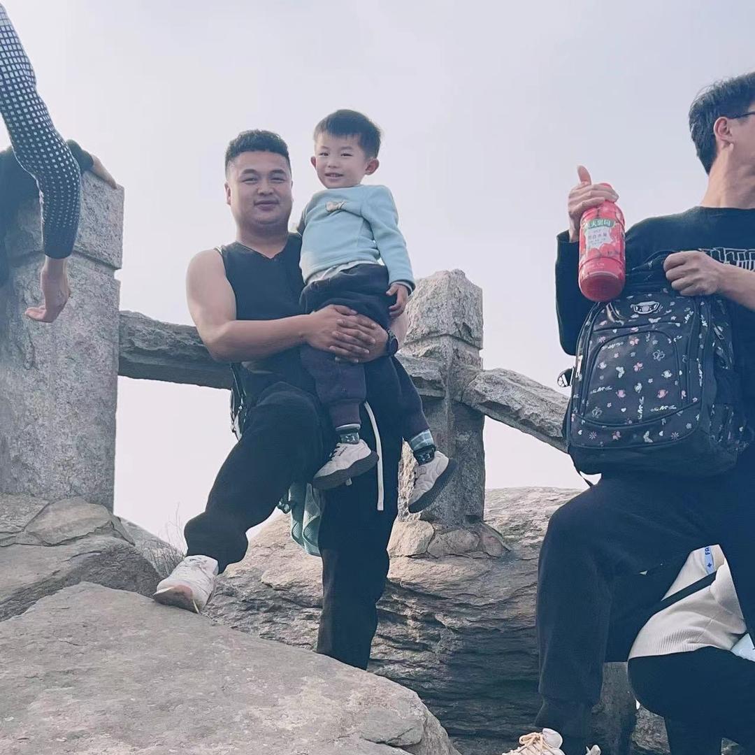 高流镇宋翔挖机拆屋铲车四不像出租