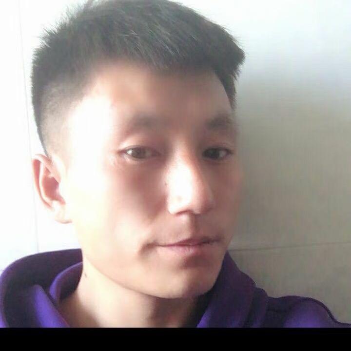 爱跳舞的阳光大男孩