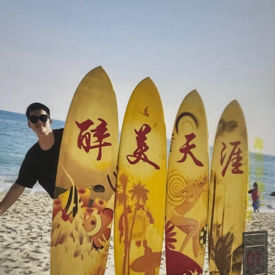 抖音周周oioi（冲国希拉）