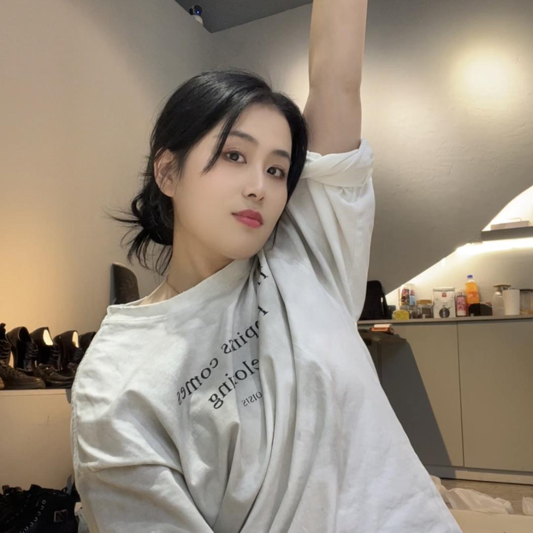 意法鞋城潮鞋档口老板娘