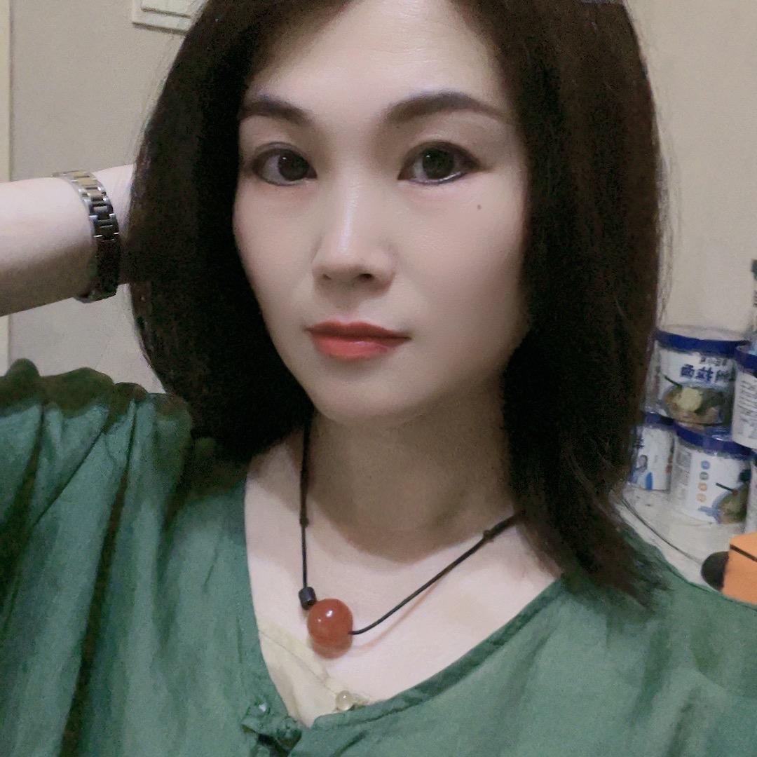 红梅服装搭配