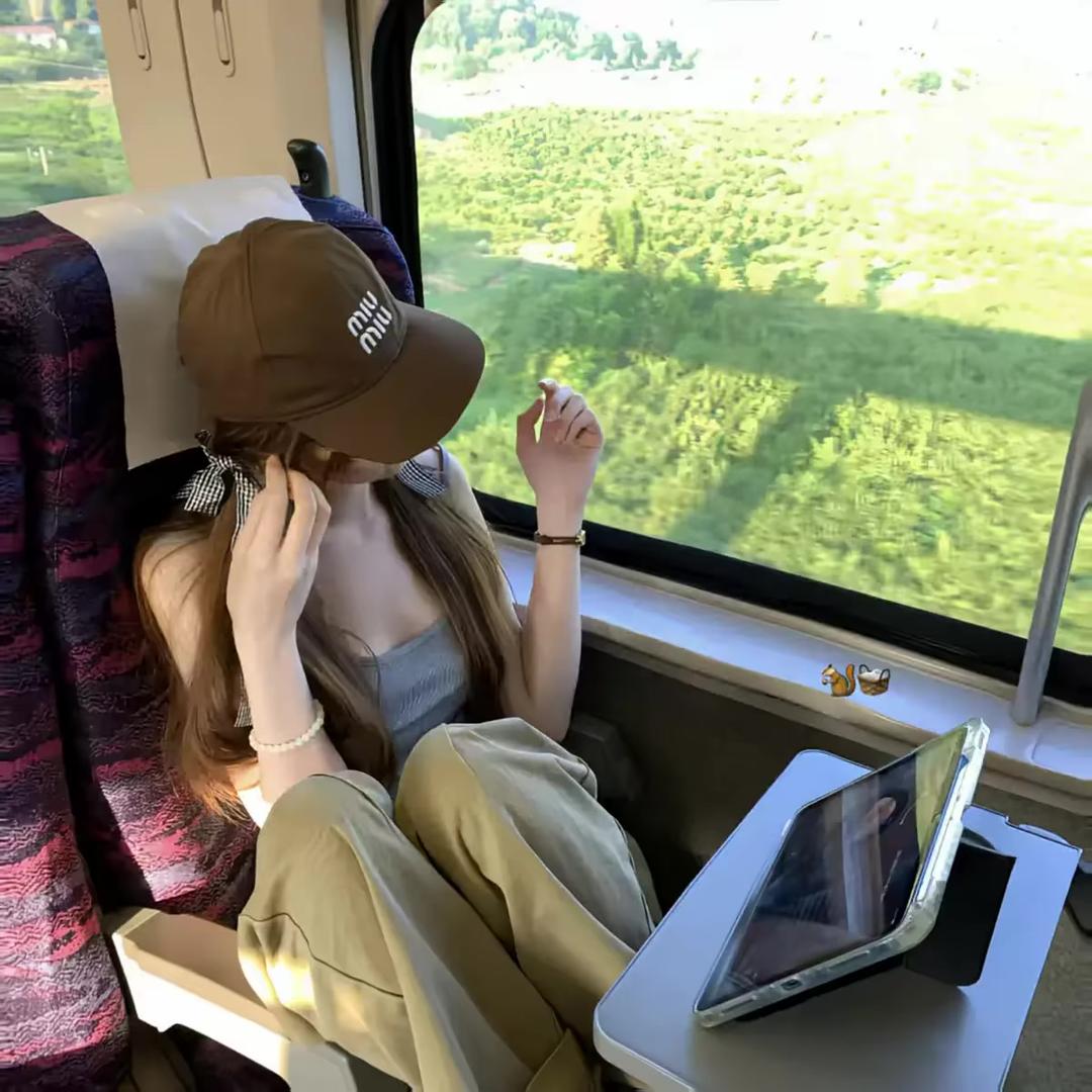 ⸝⸝ 𓁇𓁋⸝⸝