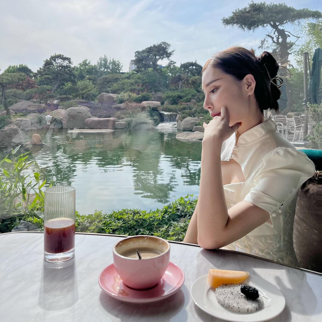 李銘萱.