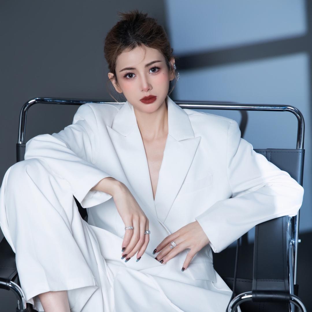 曲靖眉形设计师-马敏