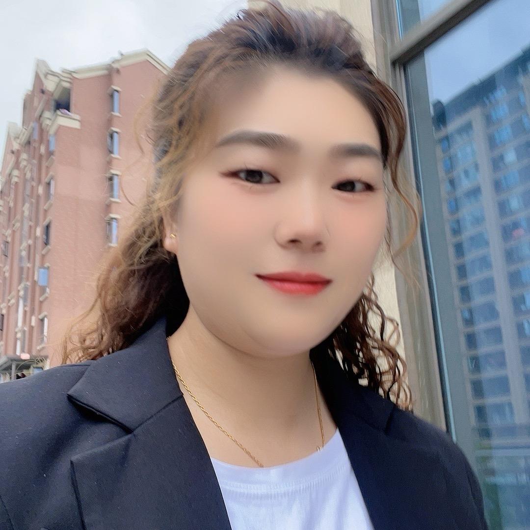 楠木树苗小姐姐