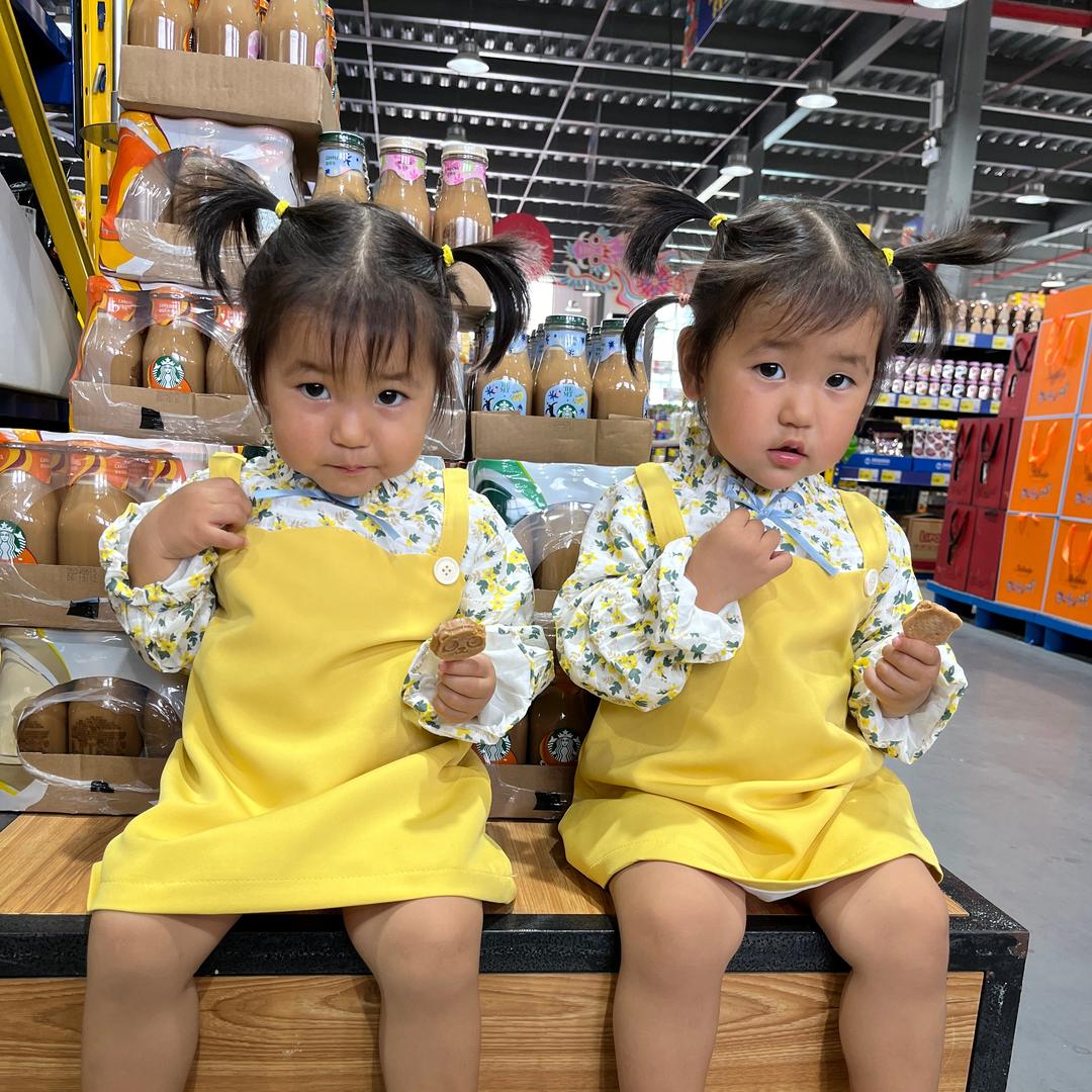 双胎妍宝玥宝妈妈