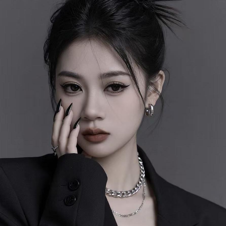 秋小美