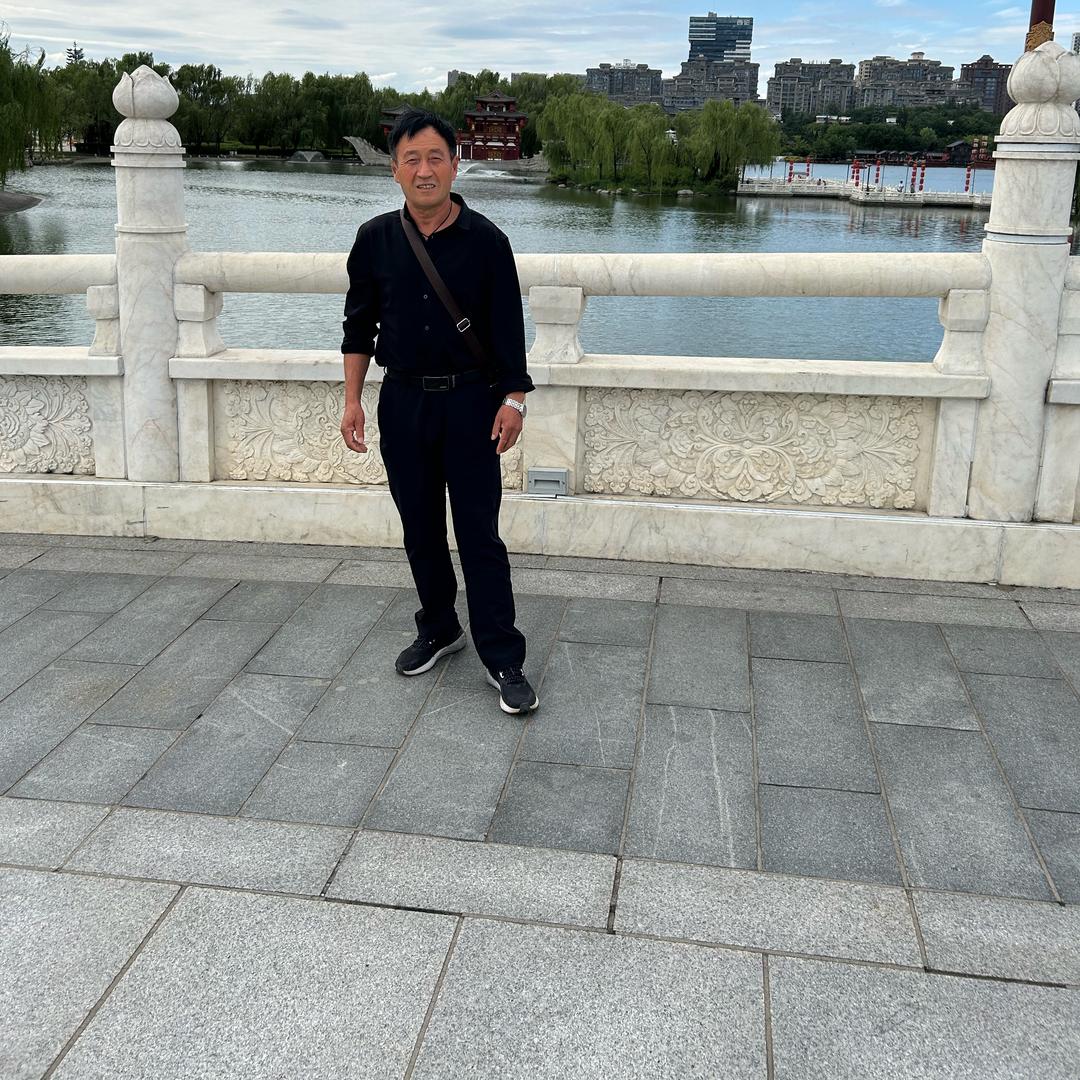 徐亭华娃哈哈饮料的总代理