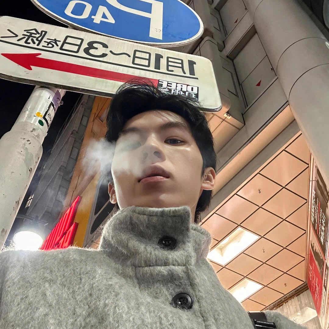 去遛马的