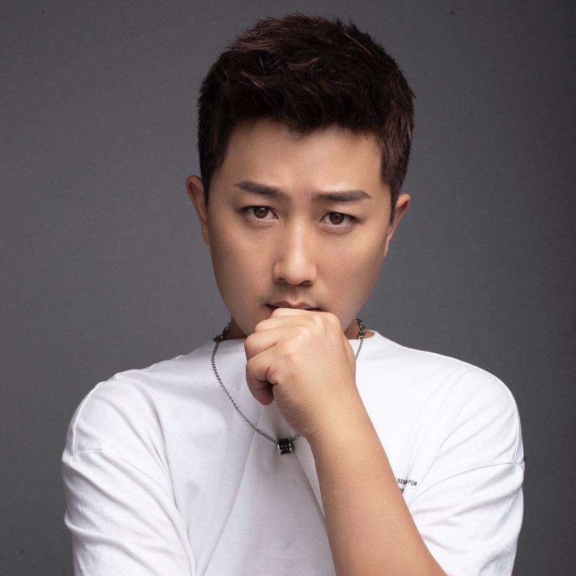 夏天的小巷理发室